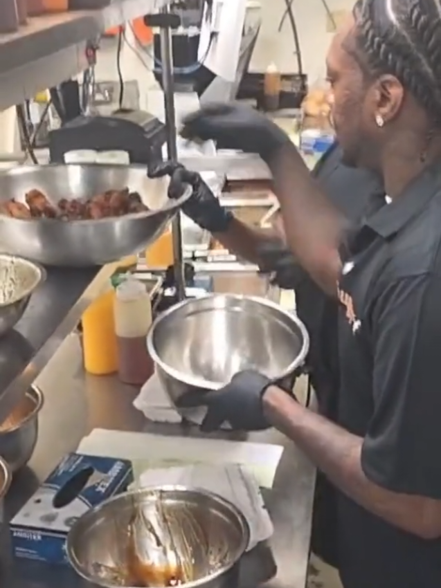 Funny Marco making wings at hungry af #funnymarco #hungryaf #wings #twitch #clips 
