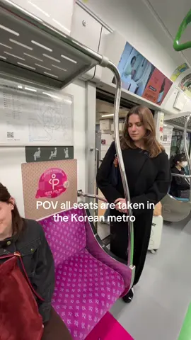 🤰🏽😃 #seoul #metro #pregnant #fyp 
