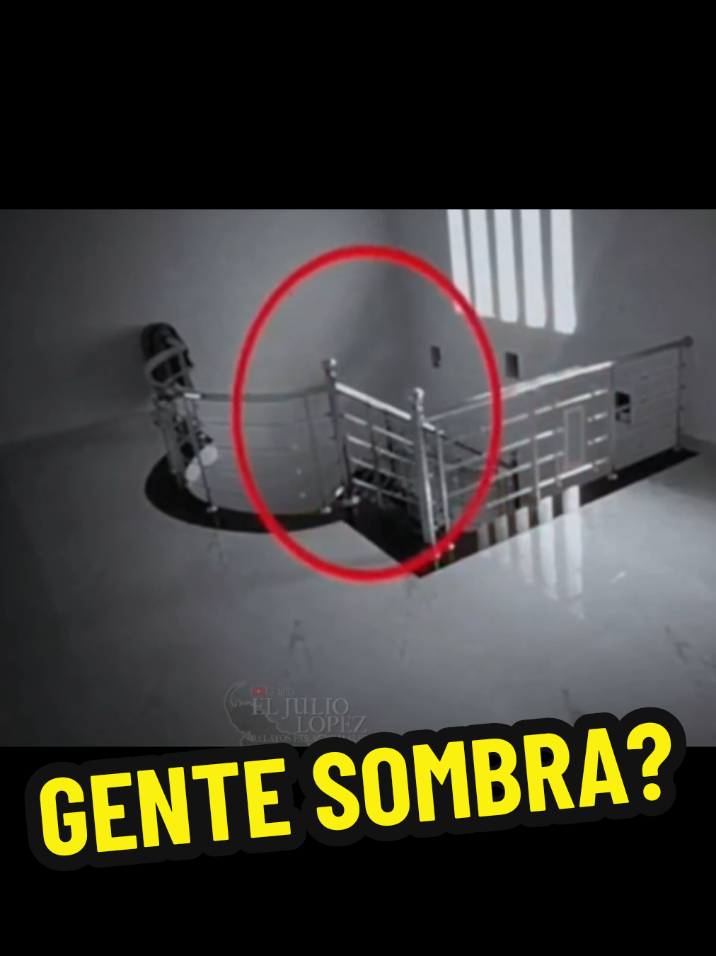 Una cámara de seguridad al parecer grabó a gente sombra real. Será algo paranormal? #paranormal #tok #top #Terror #miedo #fantasma #horrortok #viralvideos #eljuliolopez #aterrador 