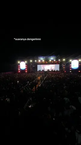 nyanyi semua yee😭😭😭 📸: @Soucaze  #hindia 