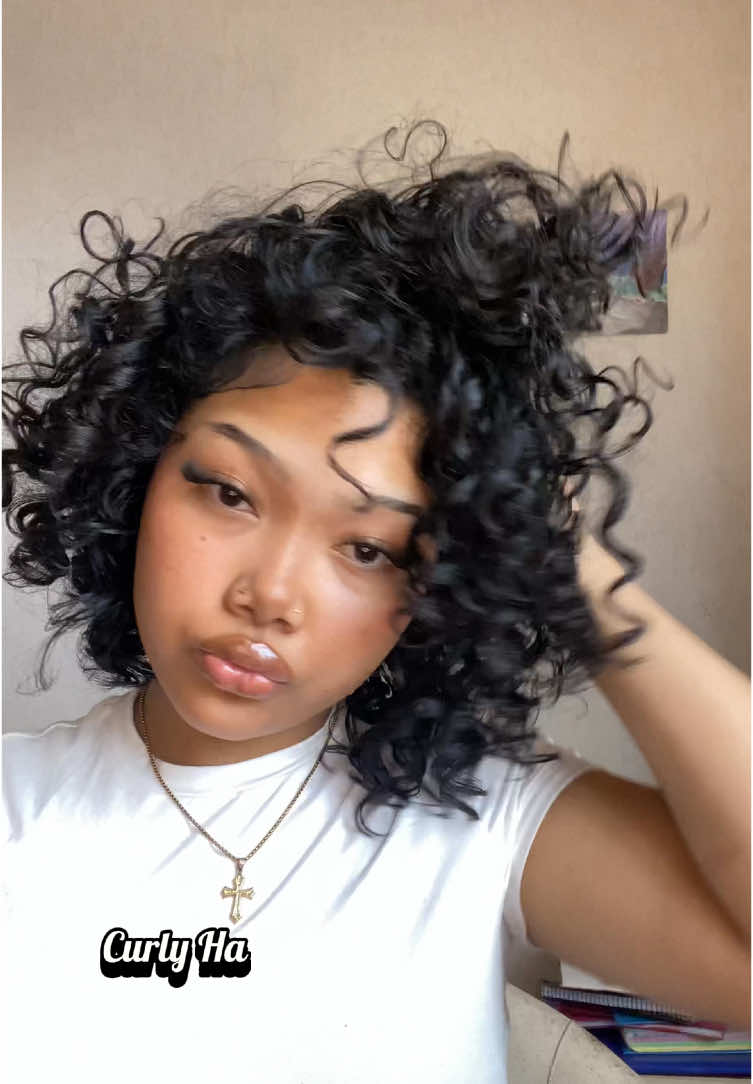 Les produits de Kally kurls est composé 96,5% d’ingrédients d’origine naturelle #fixjelly #scrunchcream  #kallykurls #kallygirls #curlyroutinesuisse @Kallykurls 