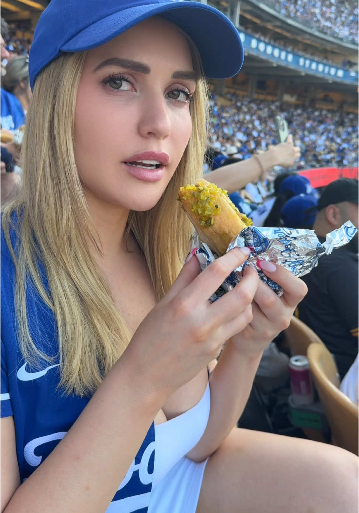 I’m just here for the hotdogs 🤷🏼‍♀️ #fyp @Lindsey 