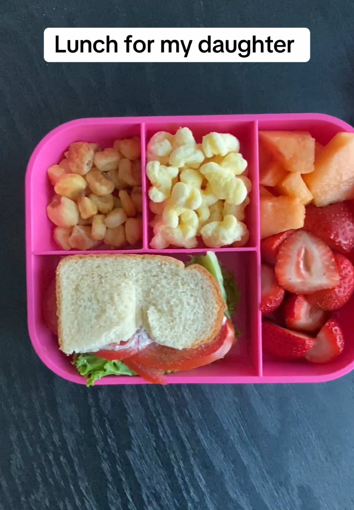 I can’t believe how much food this Bentgo bento box holds. This lunchbox is leakproof so the fruit juice won’t leak onto her sandwich. #lunchboxideas #lunchboxforkids #LunchForSchool #BentoBox 