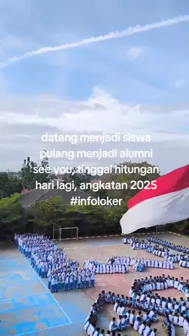 masuk kedunia yang sebenarnya di tahun ini🔥#angakatan2025 #wisuda2025 #graduation #smk #fyp #foryou #kelulusan2025 #infoloker 