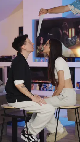 Catch the paper challenge! 😘💋