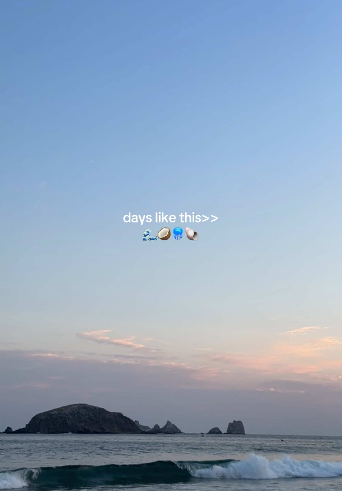 I feel sooo calma🧘🏻‍♀️                                  #verano #playa 