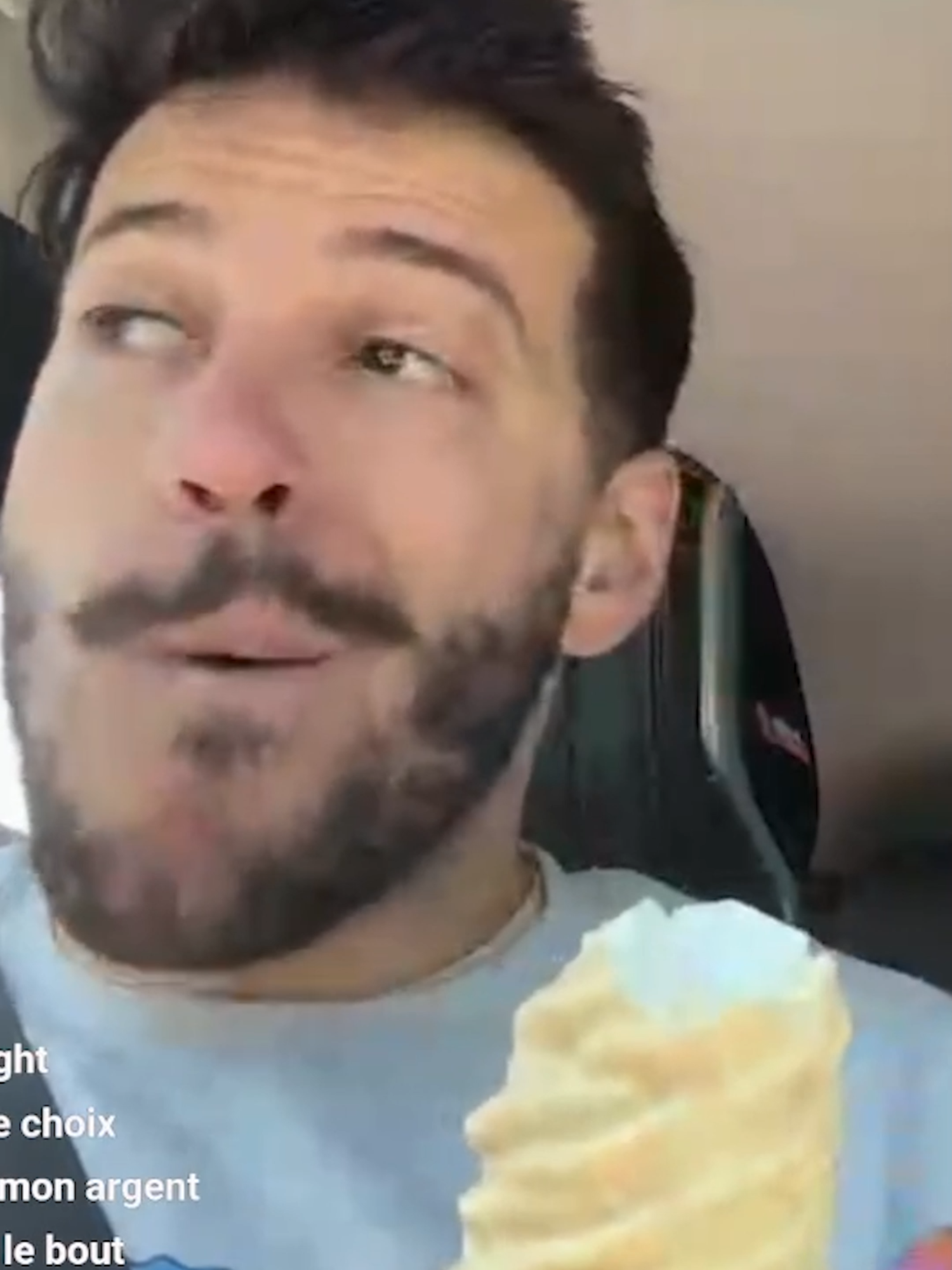 Je suis tjrs obligé de subir ses actions .... @claudiemercier #icecream #couple #couplestiktok #quebec #qc #twitch