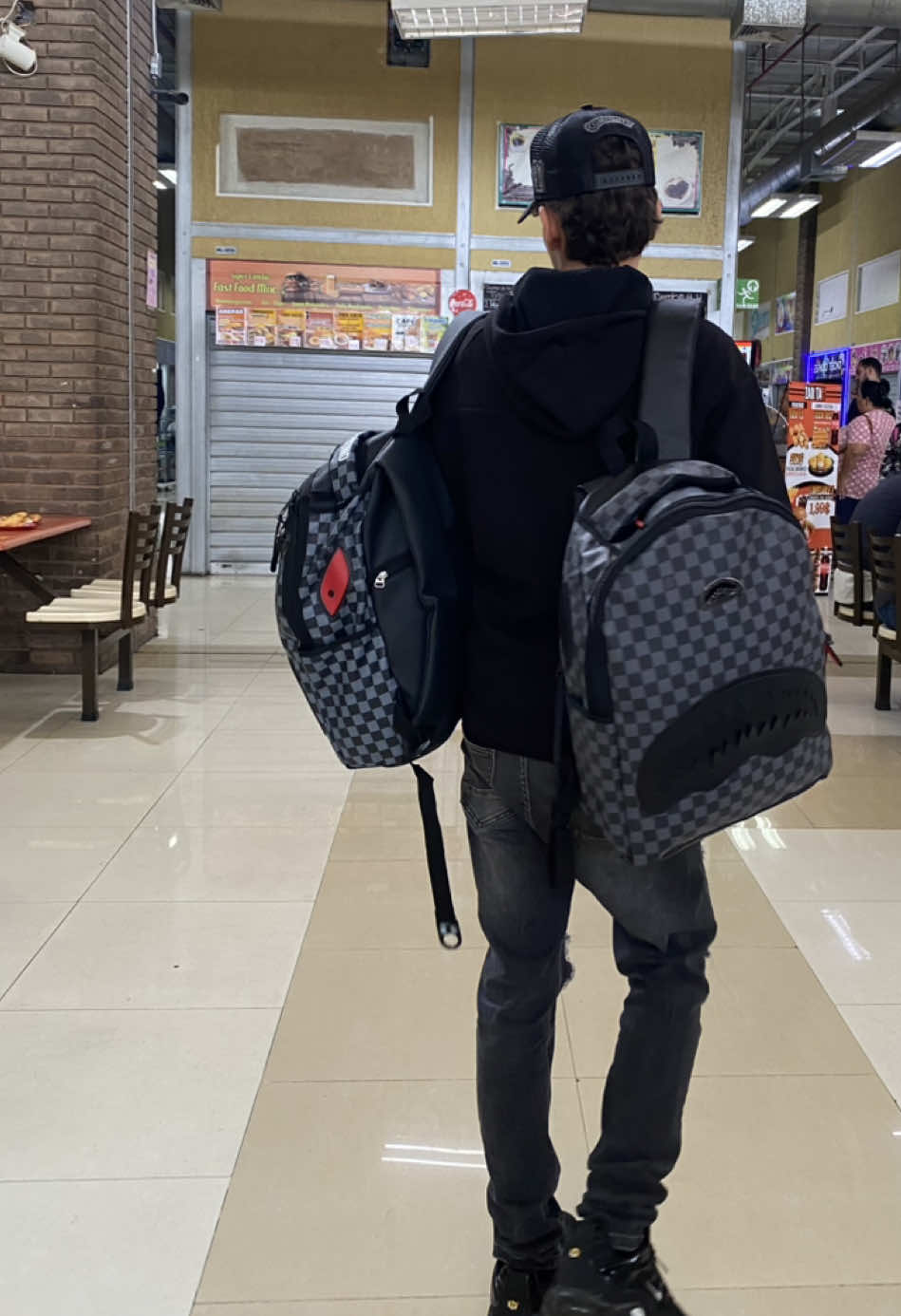 Bolsos Bape 🔥 Ig: Accesayv  Somos tienda física en Maracaibo (Gran bazar y Galerías mall)  #gta5_funny  #lentes #fyp #venezuela #viralvideos #granbazarmcbo #galeriasmallmaracaibo #paratiiiiiiiiiiiiiiiiiiiiiiiiiiiiiii #fyp #fypシ゚  #sprayground #bape #morrales #maracaibo 