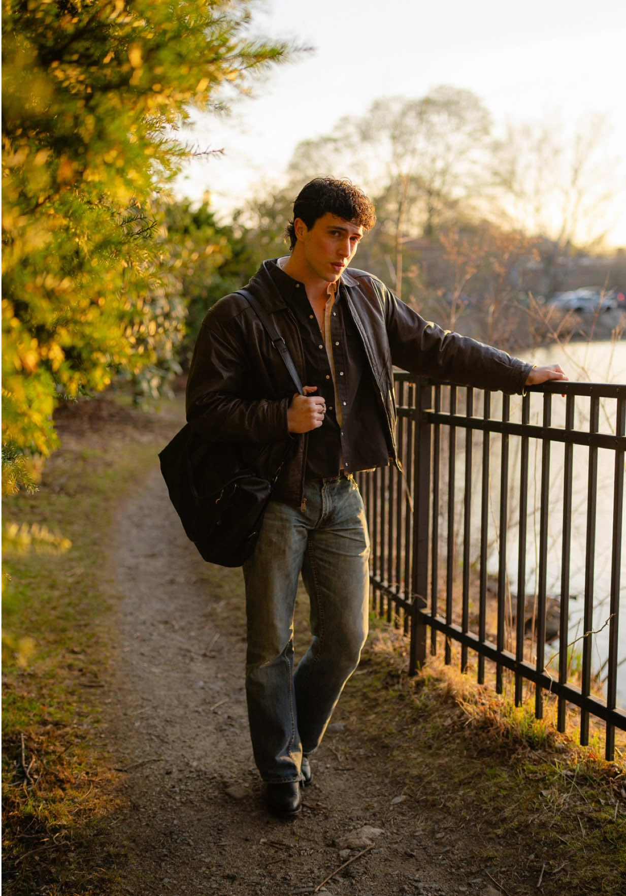 Replying to @adela_0707 e te mire por duke mos harruar dhe pasionin e asaj cka bejne. Babai i Davidit tashme ka nje restorant te tij te suksesshem ndersa djali po ndjek endrren e tij personale, nje vendim per te emigruar para shume dekadash ka ndryshuar jeten e kesaj familje.  P.S. nuk po perpiqem te promovoj emigrimin as te them qe po emigrove e ke te garantuar suksesin, por dua te tregoj qe ata qe e marrim persiper kete gje, arrijne ta gjejne suksesin, sepse shikoj shume video ku emigrante shqiptare thone qe jeta ketu ne USA eshte vetem shtepi pune shtepi pune. Ne fakt nuk eshte keshtu dhe me ane te kesaj video sikur dhe nje emigrant i cili tani ndodhet ne gjendje te keqe dhe i merzitur dhe me moralin poshte, sikur vetem njeri ta shikoje kete video e te lexoje kete mesazh dhe ti ngrihet humori dhe te rigjeje forcen per te vazhduar perpara, atehere do e kem arritur qellimin tim. Nese je nje shqiptar i cili jeton ne Massachusetts dhe deshiron te ndash pjese nga historia jote, dhe te marresh ca foto profesionale atehere mis hezito te ne kontaktosh! . . . . #streetphotography #dritehije #streetphotographer #bostonphotographer #povphotography #albanian #boston #sonyalphasclub #a7rv #35gm #portraitsphotographer #portraitphoto #portrait_vision #tiktokalb #albtok🇦🇱 