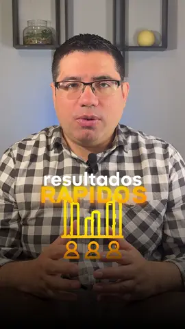 Tu primer coach de vida no tenía seguidores en instagram Ni hablaba en un micrófono, pero te cambió para siempre… Capaz era tu abuela, que te enseñaba a tener paciencia cuando las cosas no te salían. O tu viejo que te entrenaba sin decirlo con cada consejo. O tu mamá que con paciencia te repetía las cosas mil veces con amor. Esas repeticiones, eran entrenamientos silenciosos, no lo llamábamos “coaching”, Pero era alguien que me ayudaba a mejorar cada día. En Japón, le dicen Sensei a quien te enseña algo… Aunque sea solo un poquito mejor que ayer. El verdadero aprendizaje,  no busca resultados rápidos, sino pequeños pasos con sentido. Puede ser que hoy busque guias por todos lados, pero tus mejores maestros ya te entrenaron. Recuerda guardar este video para que luego no te olvides de quién estuvo contigo desde el principio. ¡Enfócate LATAM!