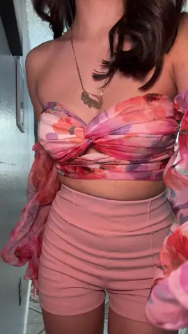 In love with my outfit from @SHEIN heels from @Fashion Nova 🌷✨🥰 #shein #foryoupage #parati #baileoutfit #buchifresaoutfit #paratii 