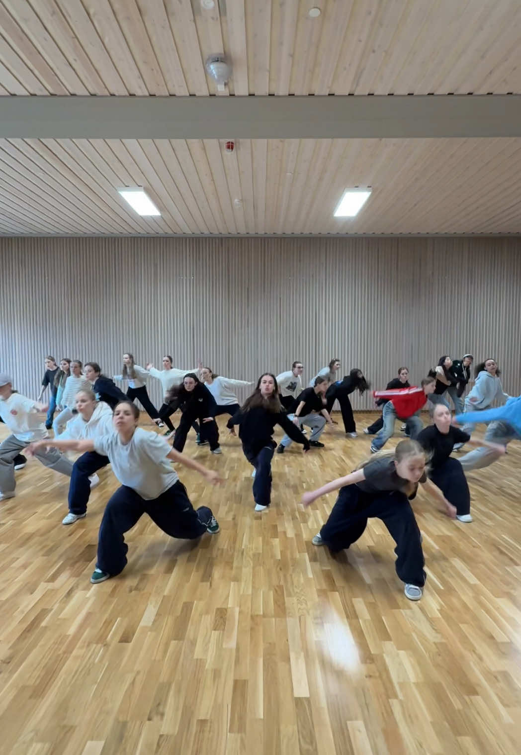 Boom 💥 from HIP HOP 2 group (12-14 y.o) Preparing to the show 😌 #noisedancestudio #noise_dancestudio #molde #moldedans #noisealaddin #hiphopgroup #хипхоп #dancegroup #хипхоптанцы 