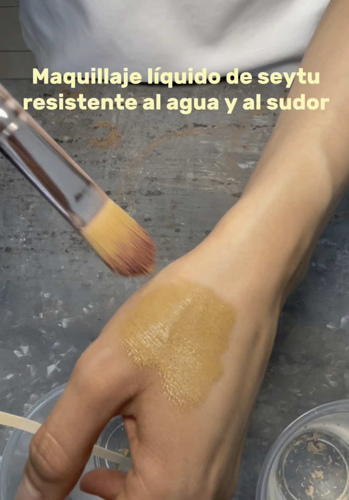 Pusimos a prueba el maquillaje líquido de seytu para ver si era resistente al agua y al sudor 💦  #maquillajeliquido #seytú #mundomorado #omnilifeoficial #omnilife #altacobertura #makeup #acidohialuronico #missuniverse #natural 