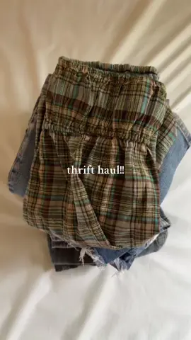 A little thrift haul from the last week #thrifthaul #thriftfindsoftheweek #thrifting #thriftedfashion 