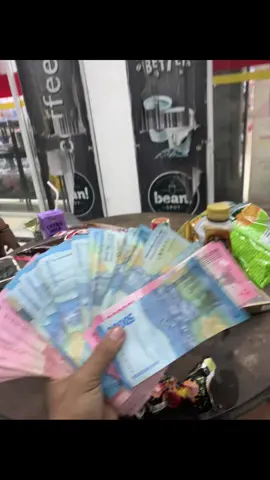 Waduh py Yoo #fyp #foryou #cintanyaaku #fotolive #uang #uangsegalanya 