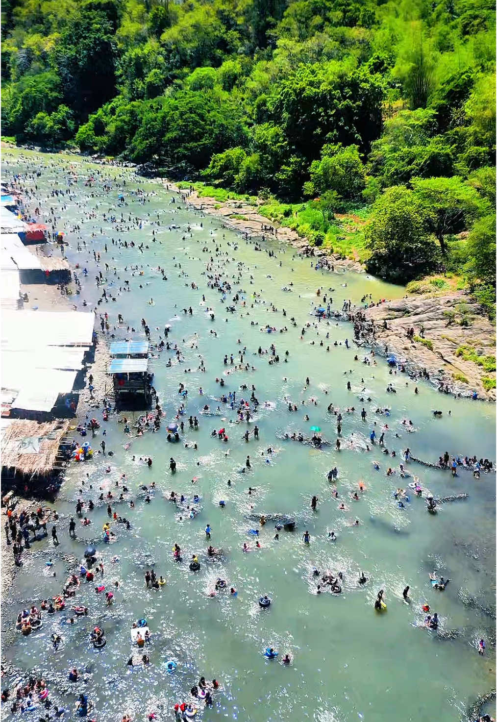 Grabe ang daming tao dito sa Kanyakan River, Norzagaray, Bulacan #norzagaraybulacan  