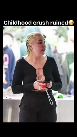 Hollywood is evil…. she had so much potential. 📷 Then vs. now—Amanda Bynes, the 2000s Nickelodeon queen, shining in The Amanda Show, all giggles and golden hair, next to her 2025 self, unrecognizable with a face tattoo and tired eyes. Clips of her vibrant teen roles in She’s the Man fade to stark paparazzi shots, her smile replaced by a hollow gaze. A haunting voiceover whispers, “Fame chewed her up,” as eerie music swells. Split-screen shows her old bubbly laugh against recent shaky TikTok footage, her voice cracking. Text overlay screams: “What did they do to her?” #AmandaBynes #HollywoodDarkSide #ChildStarTragedy #nikelodeon #2000s #tv #show #AllThat