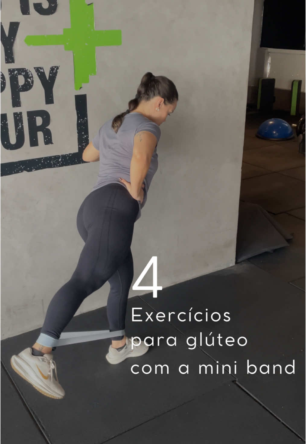 Treinar com a mini band é aquele tipo de estratégia simples que, quando bem aplicada, ativa demais os glúteos e potencializa seus resultados.   Não é sobre fazer força à toa — é sobre recrutar o músculo certo, do jeito certo.   E a mini band entra como uma aliada poderosa pra isso.   #gluteotreinado   #minibandworkout   #treinodegluteo   #bumbumnanuca   #treinoemcasa   #treinofeminino   #gluteoativo   #consultoriabrunarios   #treinointeligente   #treinocomminiband 