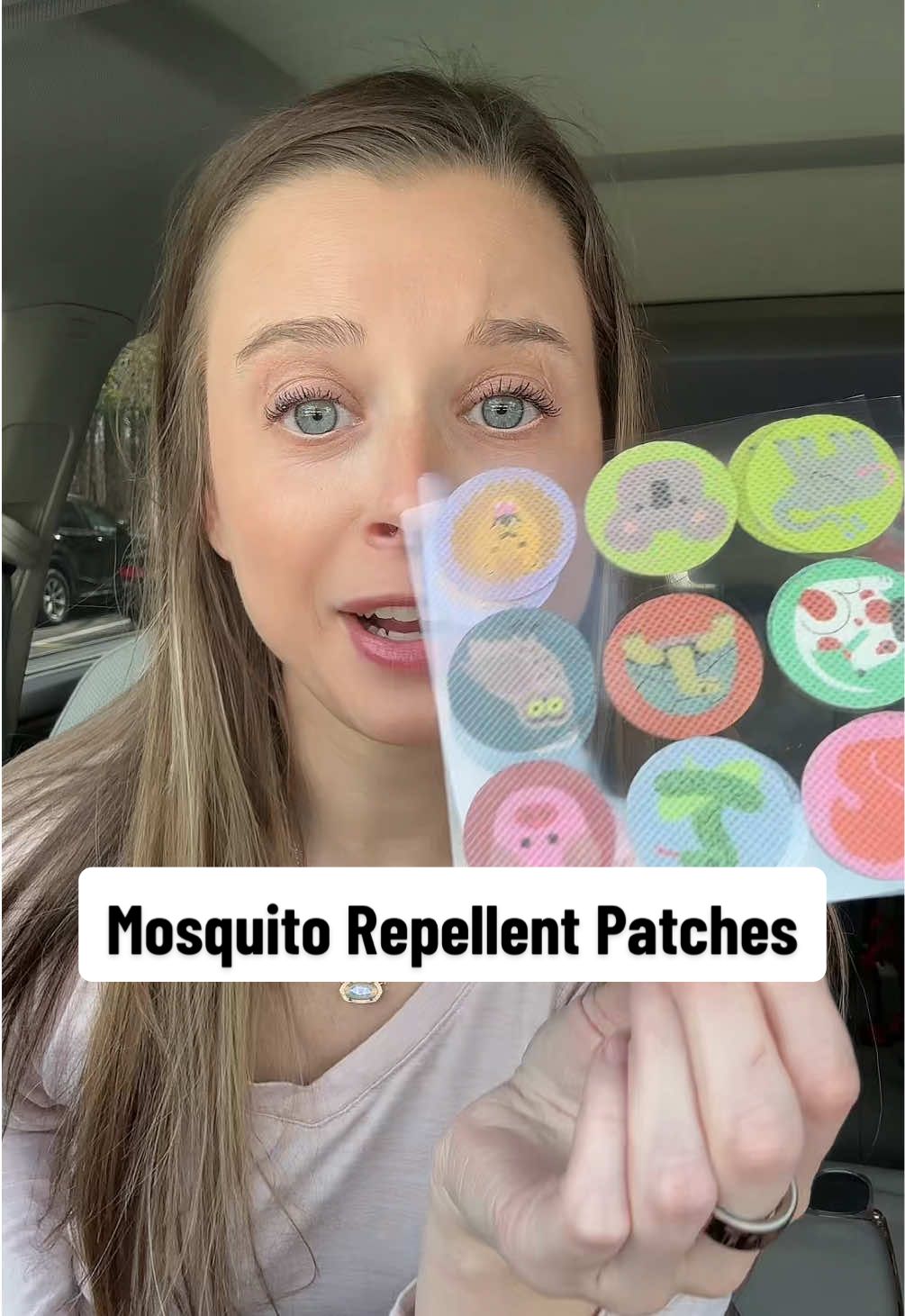 Every single parent needs to have these mosquito repellent patches for their kids 🦟 #momhack #mommusthaves #momfinds #parentmusthaves #mosquitorepellent #mosquitopatch #summeressentials 