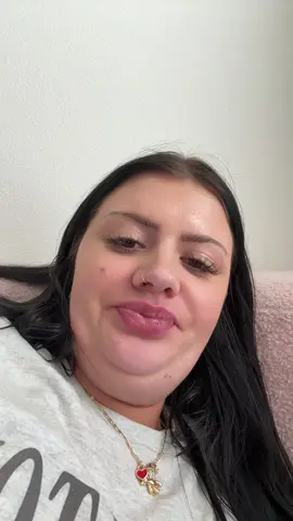 3 hours into Kybella 😂 I have gained 3 new chins, stunning 🙂‍↕️ #kybellaupdate 