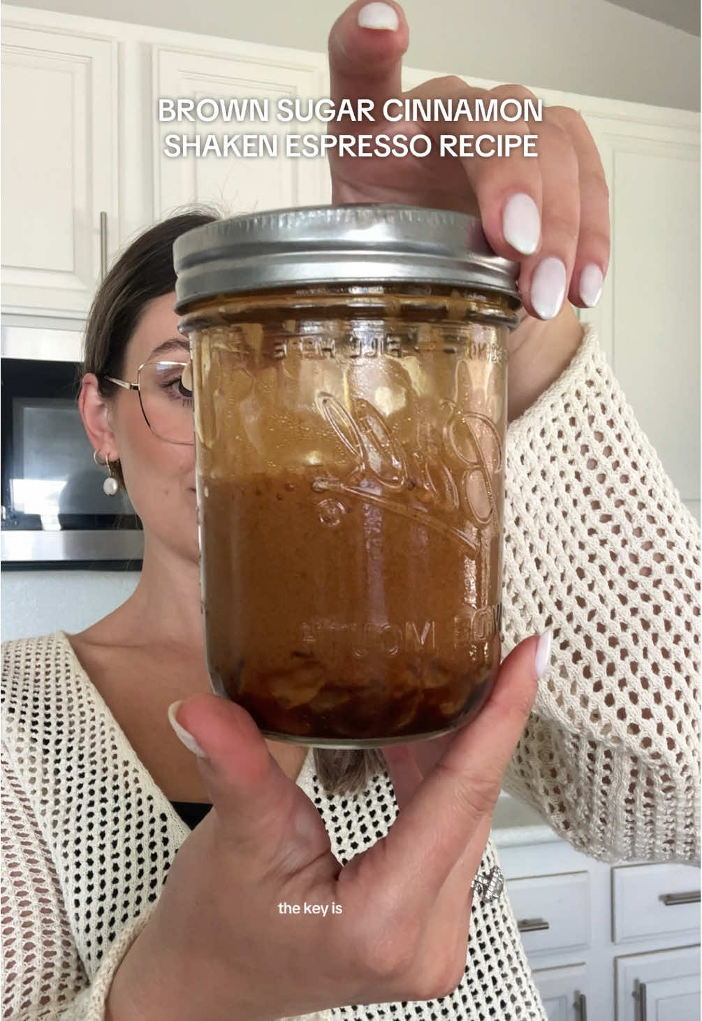 Making your own iced coffee so good you’d rather stay home>>> 🤌🏼☕️🧸🧊 This brown sugar cinnamon shaken espresso is on repeat everyday at 3pm in my house  #brownsugar #icedcoffee #foodtutorials #homemadecafe #coffeerecipes #brownsugarshakenespresso #shakenespresso #icedcoffeeathome #coffeetok #booksandcoffee  ##creatorsearchinsights