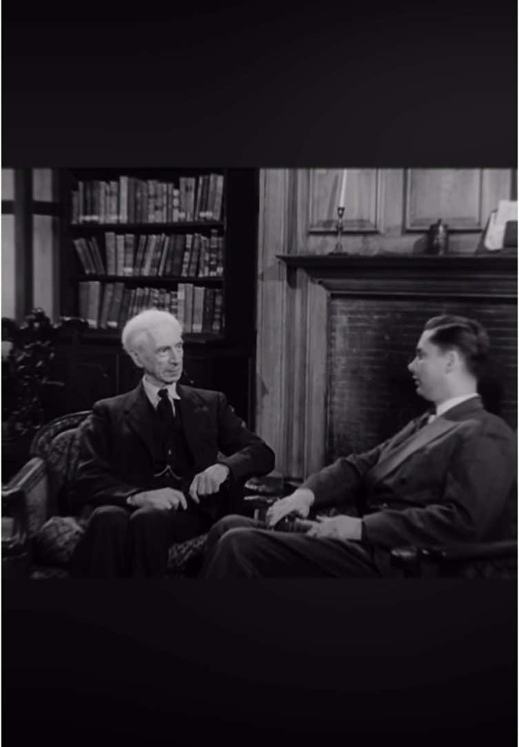 برتراند راسل (1872-1970) فیلسوف وناقد اجتماعي بريطاني يُعتبر واحدًا من أبرز المفكرين في القرن العشرين. اشتهر راسل بتطويره فلسفة جديدة حول المنطق والفلسفة التحليلية. كان له تأثير كبير على الفلاسفة اللاحقين، وخاصة في مجالات اللغة والمنطق. من أشهر أعماله كتاب 