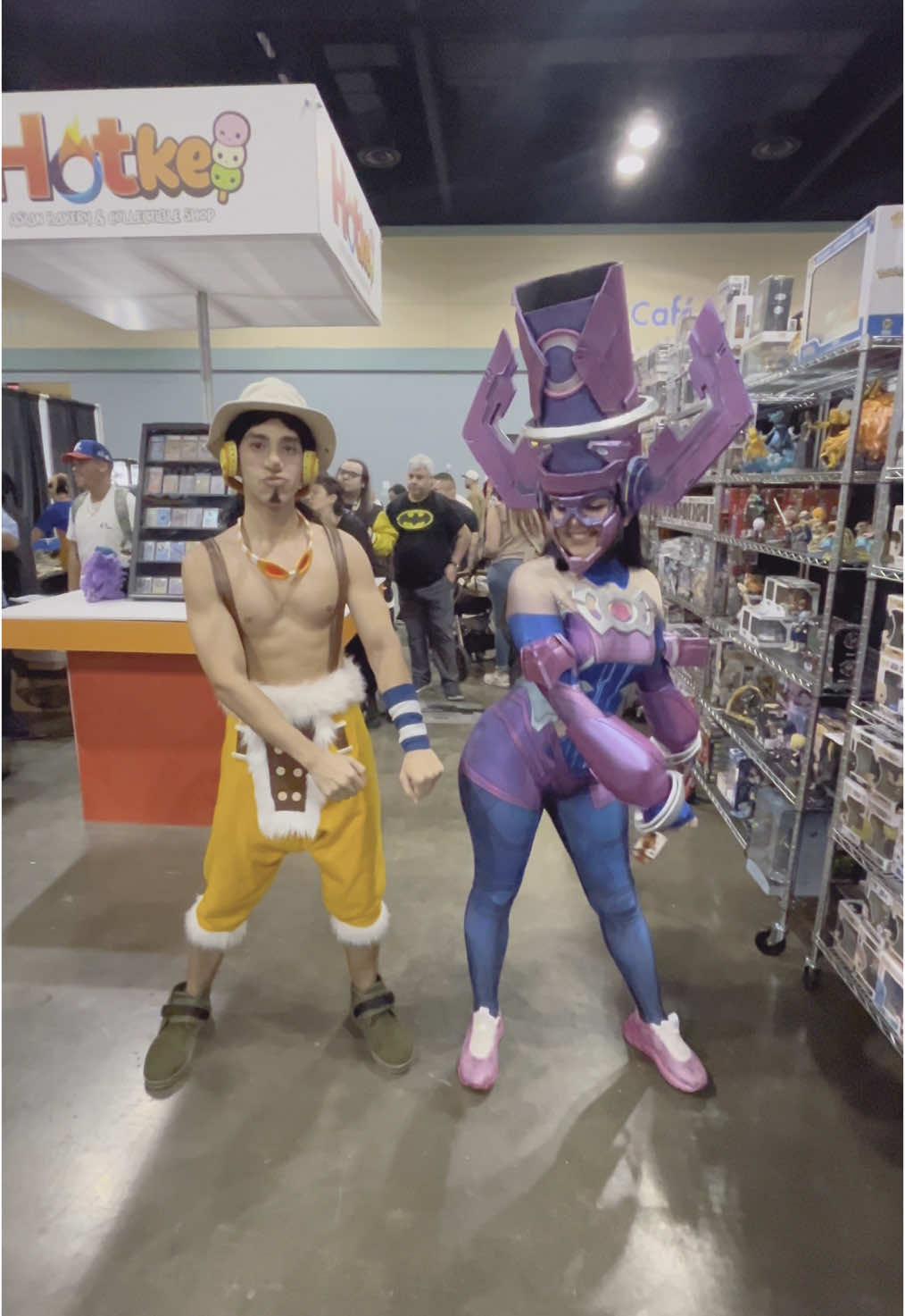 This was so fun to do 🤣 i loved dancing with you guys, hopefully i can do this again in a future con! All thanks to @iSee ❄️🔥 for giving me this opportunity to work alongside them!  #comiccon #cosplayguest #galacta #giratina #pokemon #fans #fyp 