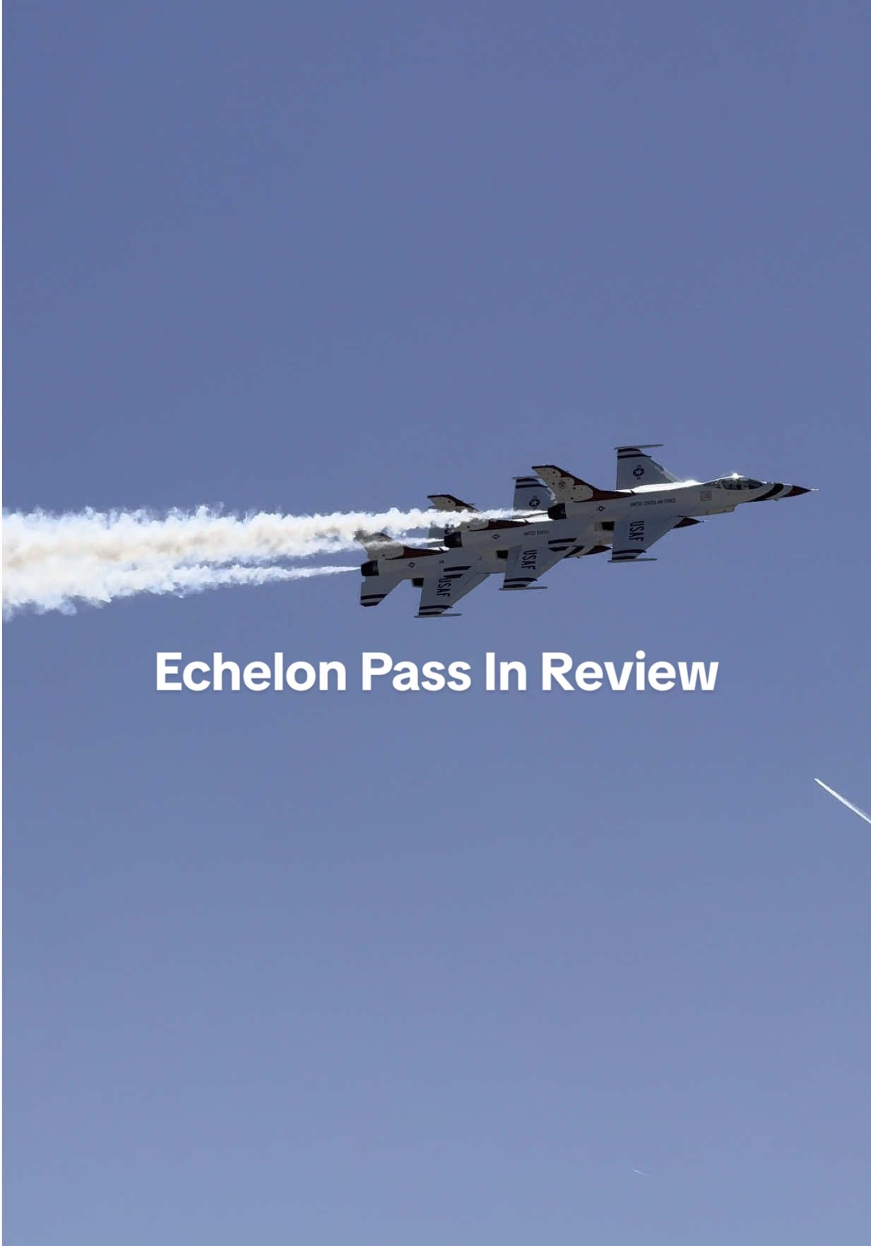 United States Thunderbirds perform Echelon Pass in Review with a surprise at the end 🔥 #aviation #avgeek #airshow #plane #thunderbirds #f16 #usa #planespotting 