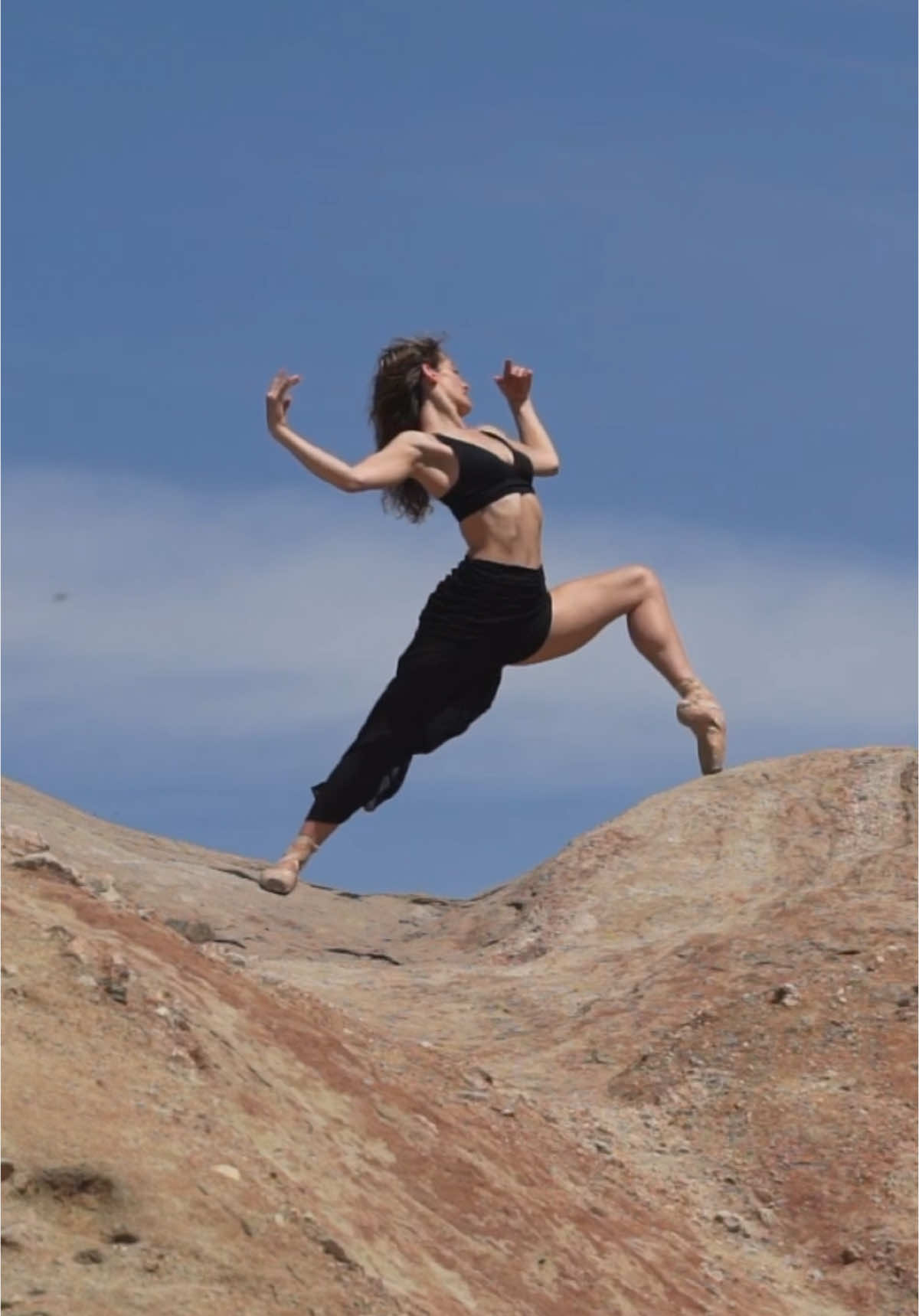 Earth day 🌱 #earth #nature #dance #ballet #earthday #ballerina #pointe #movement #flow #fy #fyp #viral #vibes #moody #losangeles #beautiful #dancer #pretty #strong 