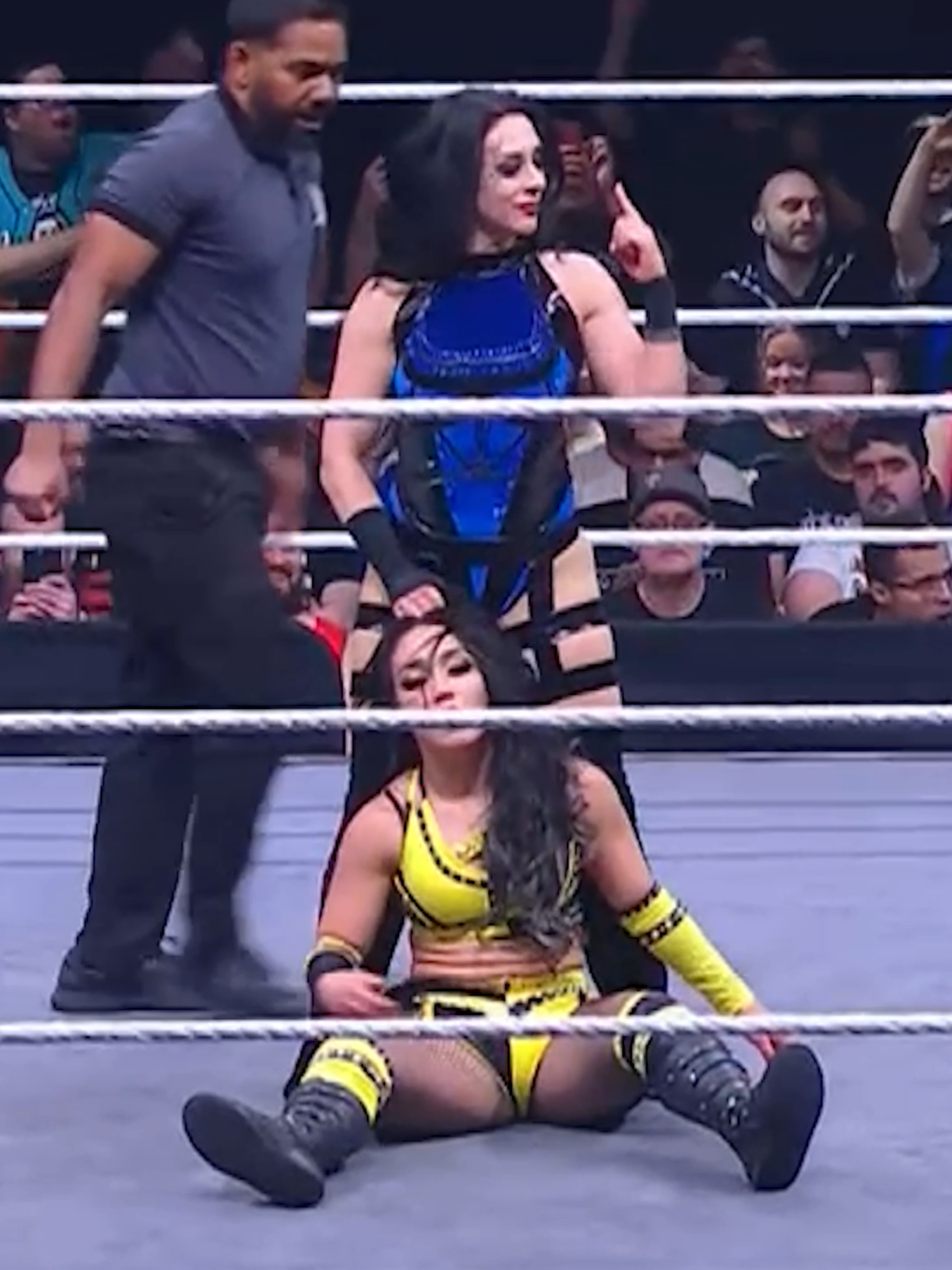 Stephanie Vaquer has something special for Booker T 😉  #WWENXT