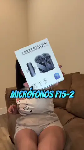 Micrófono F15-2 inalámbrico ideal para creadores de contenido, entrevistas, transmisiones en vivo y grabación de videos tipo vlog.  #MicrófonoInalámbrico #AudioProfesional #CreadorDeContenido #VlogGear #MicrófonoParaVlogs #GrabaciónDeAudio #MicroInalámbrico #EquipoParaCreadores #VideosConCalidad #SonidoClaro #MicrófonoFlip #TecnologíaParaVlogs #EntrevistasProfesionales #LiveShow #ContenidoDeCalidad