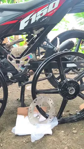 Enkei 5 Spokes 522 Mags for Suzuki Raider150 Carb/FI 1.6x1.6x17 (pair) Free Rear Disc Rotor, link in my yellow basket☺️ #enkei #enkei5spoke #enkeimags 