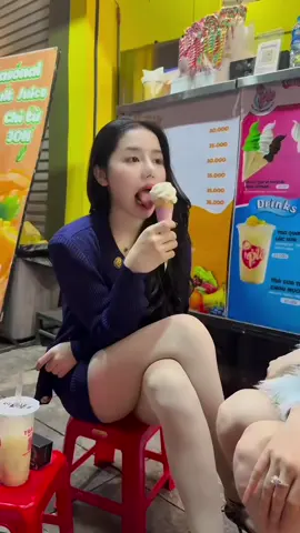 Mấy chị em đi ăn kem#nhungloramen #loramen #hottrend #xuhuongtiktok 
