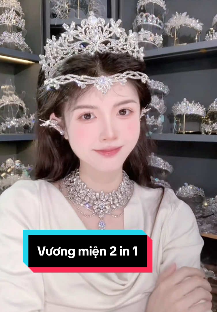 Hướng dẫn các kiểu cài chiếc vương miện 2 in 1 này ạ  #phukiencodau #phụkiệncôdâuxinhxinh #phukiencuoi #phukiencuoihoi #phụkiệncưới #phukientoc #phukientocxinh #phukientoc #keoxittoc #maylamtoc #nahuynhphukien #vuongmien