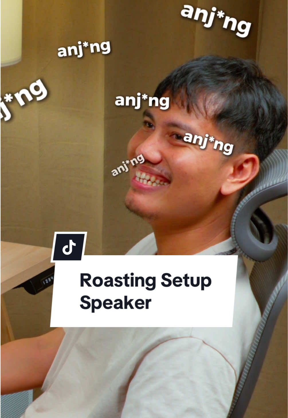 Si Abang @Fernanda | Productivity Guru diminta review kursi, komennya ttp ke speaker 🥲🥲 Coba-Coba Kursi  Selengkapnya di YouTube.com/techmanis #kursikerja #officechair #cobacobakursi #speaker #setup #roasting 