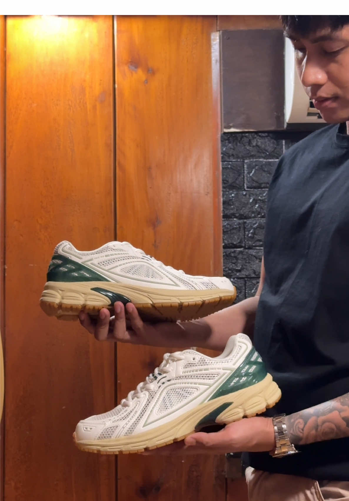 Ganda no? Maa-amaze ka sa quality ng shoes na to! Solid! #camelshoes #camelcrown #camelcrownshoes #shoesformen #fyp 