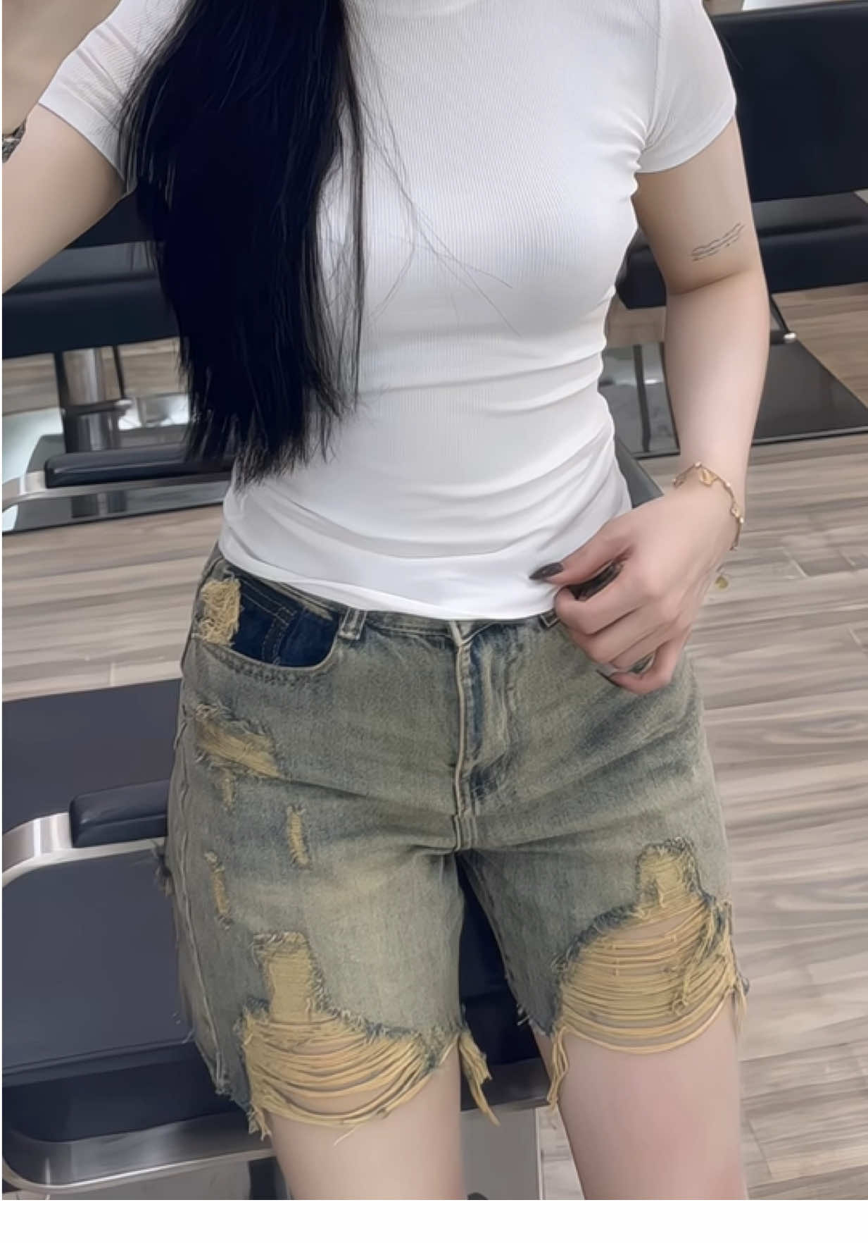 Quần Jean Ngố Đùi Nữ Rách Trước Và Sau #fyp #xh #outfit #thoitrangnu #xuhuongtiktok 