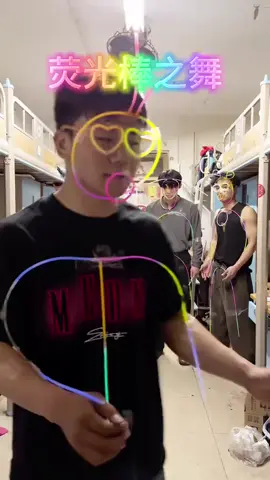 What a creative idea of dancing by glow sticks! #China #chinalife