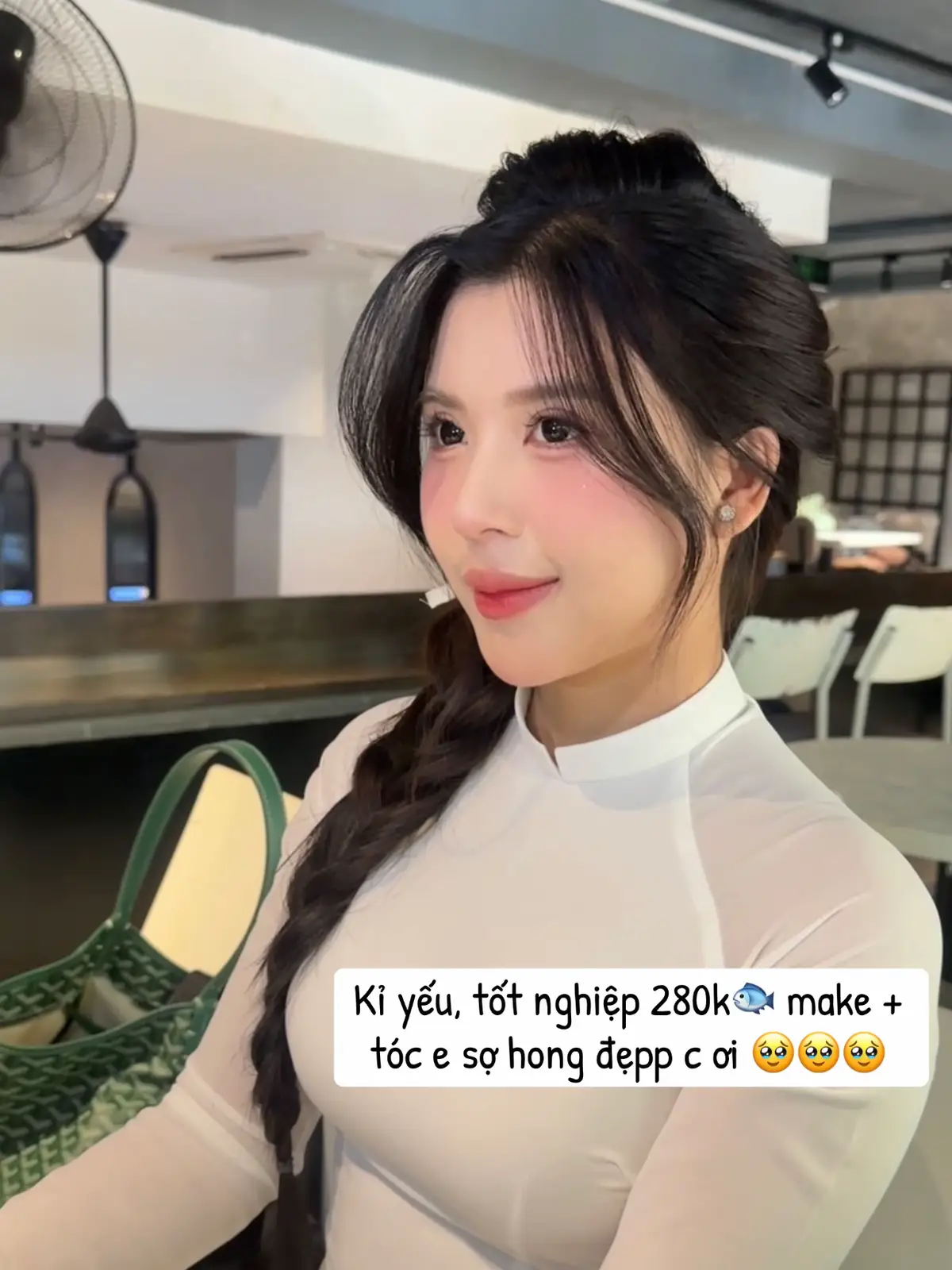 Kkk khách feedback mà mất ngủ tr ơi, vì quá zui 😂#xuhuong #makeupsaigon #makeuptainhatphcmgiare #makeuptotnghiep #makeuptiec #makeupkyyeu 