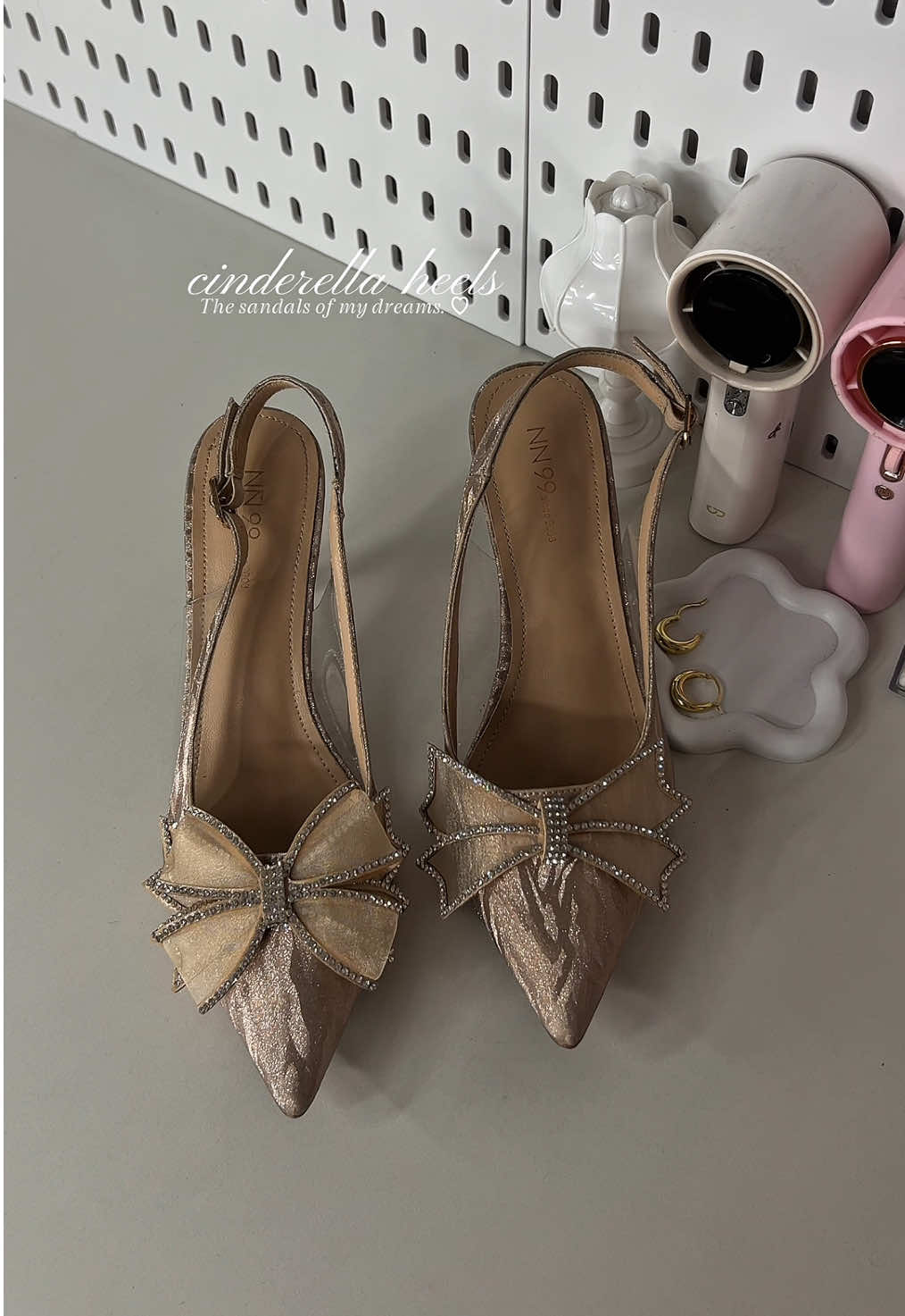 this heels🤌✨#heels #highheel #heelsforwomen #womenheels #sandals #sandalsforwomen #classyheels 