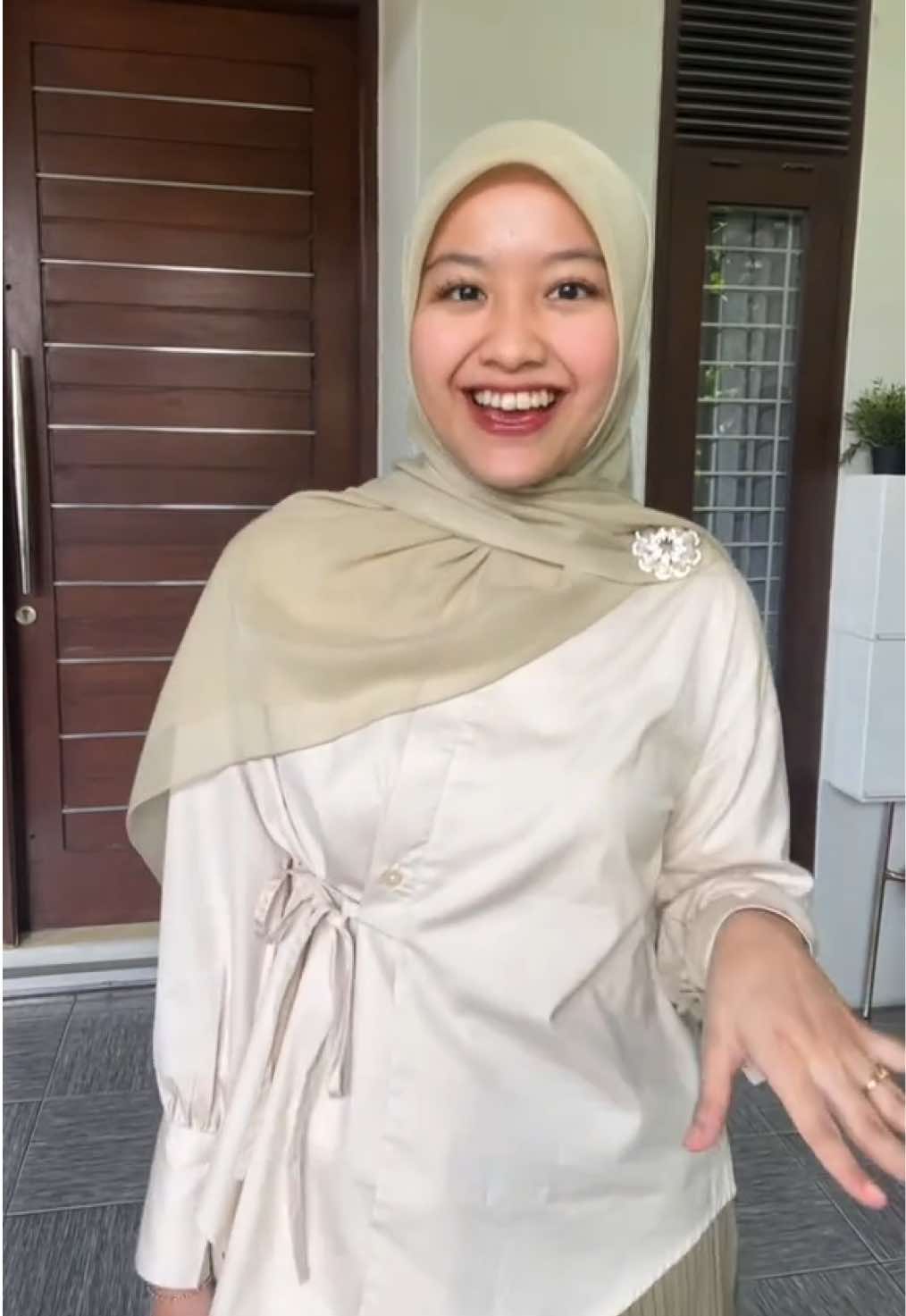 lovingg today’s look 🍃🤍✨  . . . #OOTD #hijab #outfitcheck #feminimenergy #fypシ゚ 