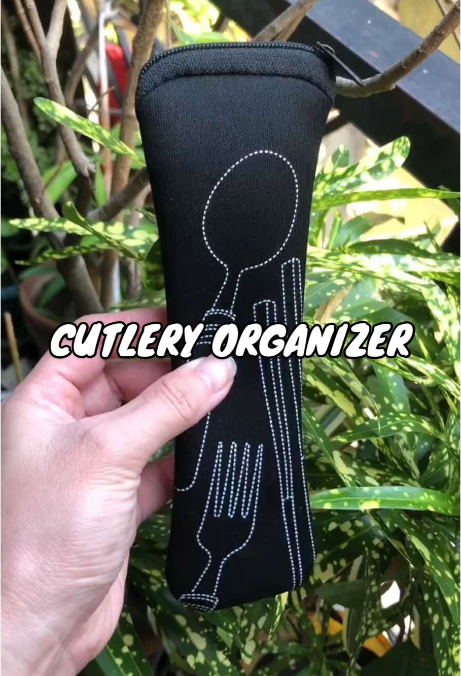 the ultimate cutlery organizer you didn’t know you needed! ✨ #cutlerybag #cutleryorganizer #portablecutlerybag #tiktokfinds #recomendation #reco #organize #budolfinds #louiselynnguevarra 