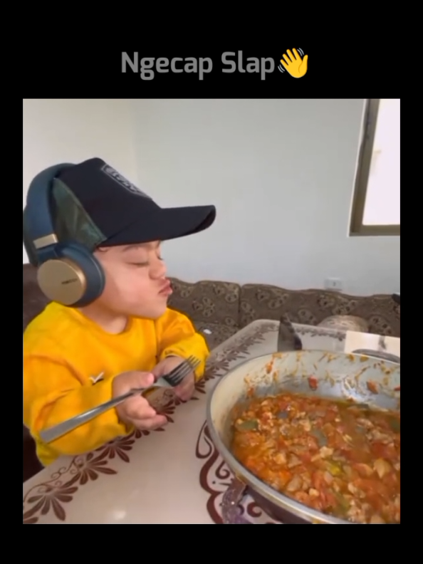 makan ngecap auto tampar, orang makan ngecap brisik #videolucu #ngakak #kocak #lucuabis #slaps 