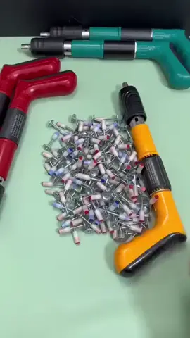 مسدس الألمنيوم القوي – الحل المثالي لأعمالك! هل تبحث عن أداة موثوقة وسريعة لتثبيت المسامير في الجدران، الخشب أو المعادن؟ مسدس الألمنيوم مع المسامير هو الخيار الأمثل لك! المميزات: هيكل مصنوع من الألمنيوم الخفيف والمتين تصميم مريح وسهل الاستخدام قدرة عالية على تثبيت المسامير بثبات وبدون مجهود مثالي لأعمال النجارة، التمديدات، والصيانة المنزلية العلبة تشمل: مسدس ألومنيوم احترافي + مجموعة مسامير متعددة الأحجام لا تفوّت الفرصة واطلبه الآن بسعر خاص لفترة محدودة وبسعر 20 الف فقط##عدن #البيرق_مول #احط_هاشتاقات_مالها_داعي 