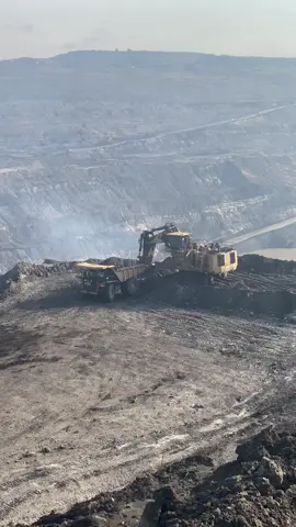 #anaktambang #tambangkalimantan #duniatambang #tambanghitz #operatormuda #tambangbatubarakalimantan #tambangbatubara #tambanghits #hd777caterpilar #fyp #gakpernahfyp #sorotantambang #viralvideo #masukberanda #tambangkalsel #hollingbatubara #storytambang 
