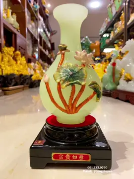 Lọ lục bình phong thuỷ hoạ tiết hoa sen (cao 28 dài 13 rộng 12) #tiktok #trending #trendingvideo #trend #gold #gifts #jade #decoration #red #blue #luxury #Love #phongthuy #phongthuycaivan #interiordesign #interior #decor #homedecor #xuhuong #gift #money #wealth #luxury #dilac #phatdilac #lucbinh #lọ #lọlucbinh #vase #fengshui 