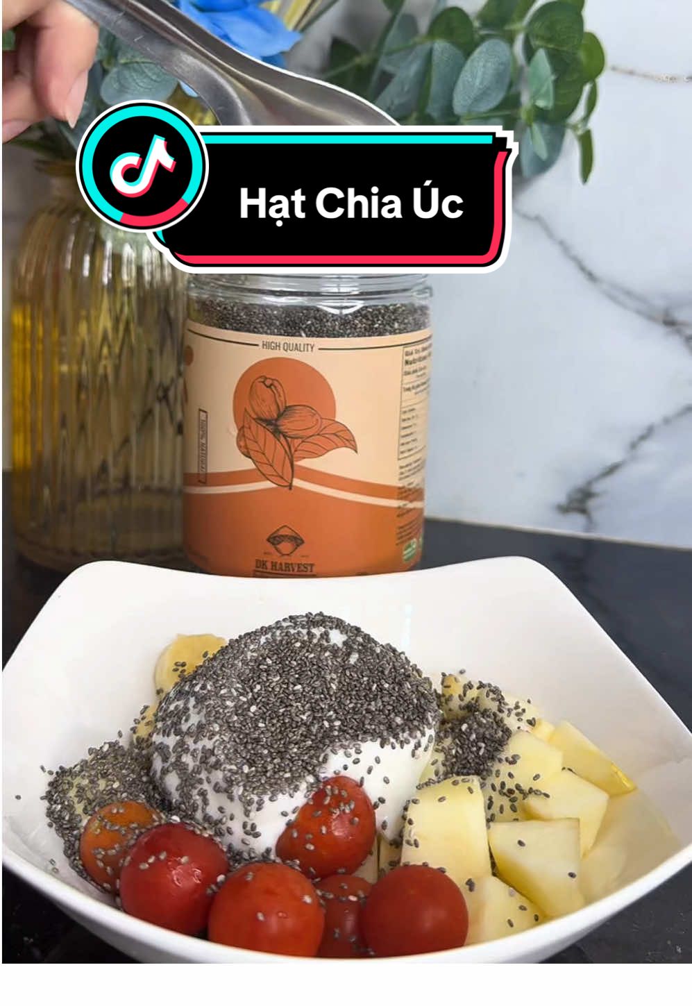 Mình hay ăn hạt chia cùng với trái cây vào buổi sáng và uống cùng với nước lọc vào mỗi ngày luôn #vochongnhathuong #rivew #hatchia #hatchiauc #hatchiadendkharvest #ancungtiktok #rivew #xuhuong 