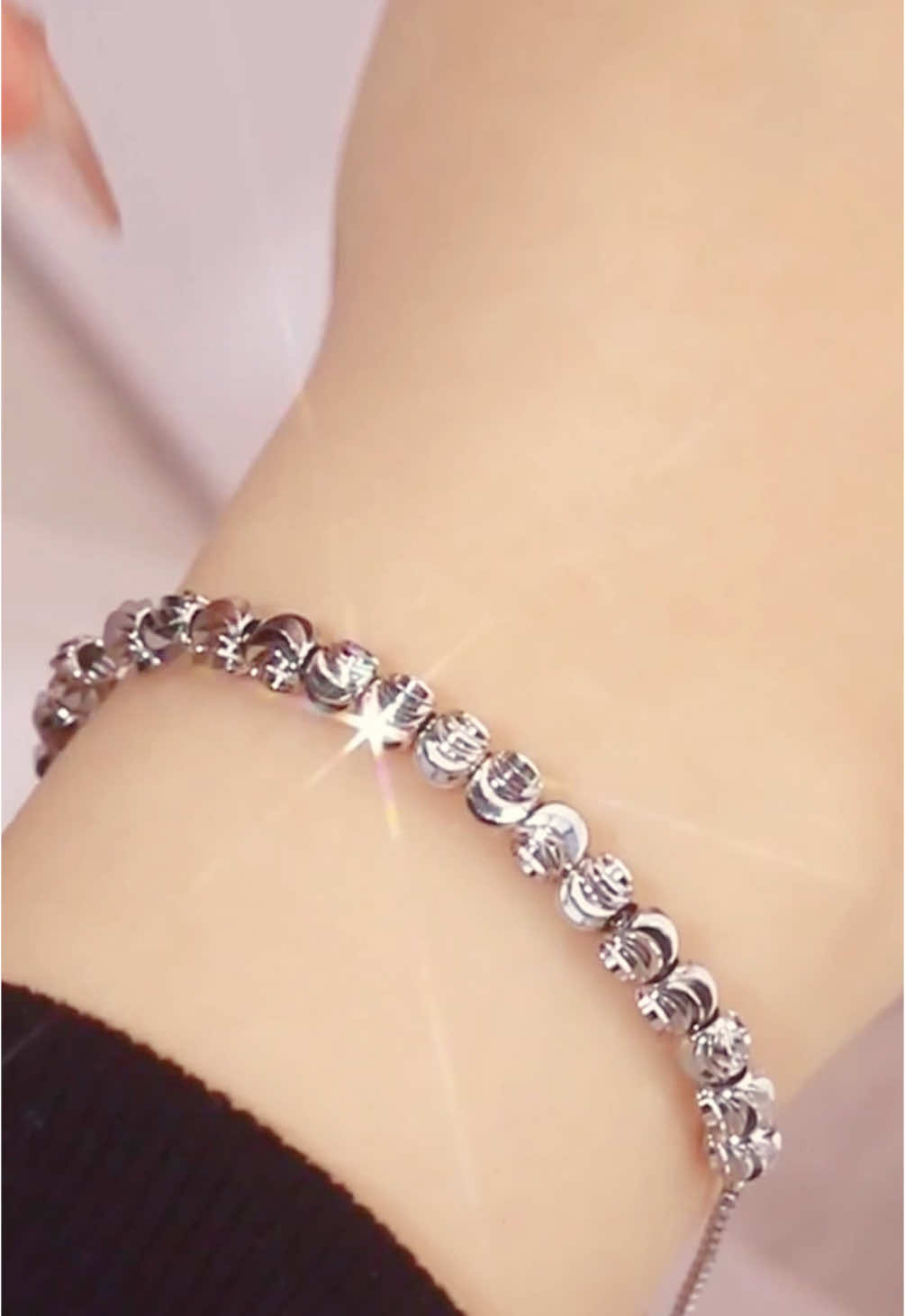 ทุกเส้นสร้อยคือสัญลักษณ์ของความสุขและความเจริญรุ่งเรือง🙏 #สร้อยข้อมือ  #กําไลข้อมือ  #เครื่องประดับ  #ป้ายยา  #tiktokthailand  #fyp  #foryou 