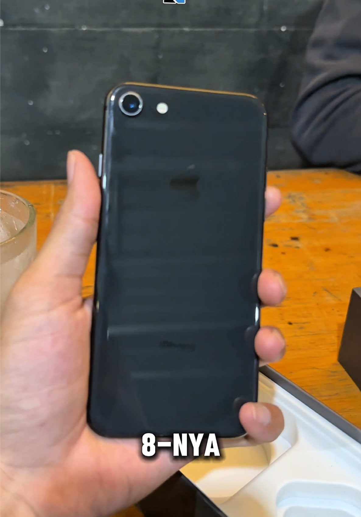 MIN BISA JUAL IPHONE SERI APA AJAA?! 🤔. Buat temen-temen yang mau Jual / Beli Handphone tenang saja karna disini mimin melayani pembelian dengan bertemu secara langsung, agar mencegah dari tindak penipuan dan segala hal merugikan lainnya 🤩. Terus pantau Instagram @Liphone_Store untuk Handphone murah lainnya ya! More Info Whatsapp! ❤️.