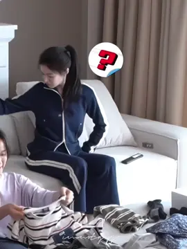 She is looking for the missing socks. 🤣 #ResidentPlaybook #GoYounJung #고윤정 